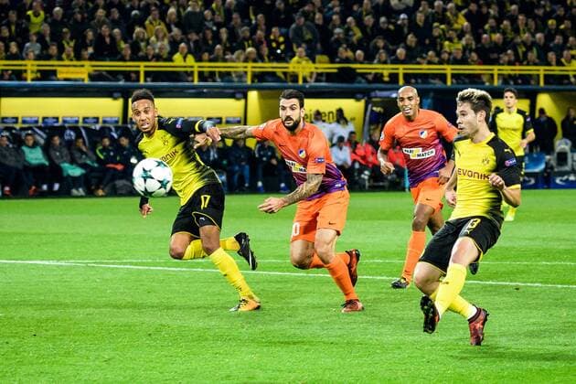 Raphael Guerreiro Borussia Dortmund 13 with the leading goal to 1 0 in the Champions League match between Borussia Dortmund and Apoel FC on 01 11 2017 Dortmund Copyright: xSchuelerx xEibnerx-xPressefotox EP_EER