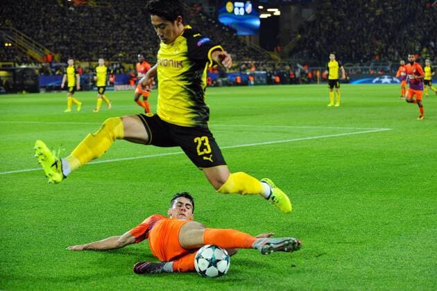 Dortmund Germany 01 11 2017 UEFA Champions League 2017 18 Season Group Stage Group H Matchday 4 Borussia Dortmund APOEL Nikosia in attack from the front Praksitelis Vouros Nikosia Shinji Kagawa Dortmund DeFodi521