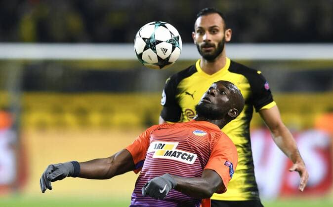 Soccer UEFA Champions League Men Season 2017 2018 Group H 4 Gameday Signal Iduna Park Dortmund Bor Dortmund yellow APOEL Nicosia orange Ömer Toprak BVB Mickael Pote APOEL Promotion