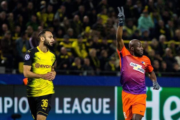 GER UEFA CL Borussia Dortmund GER vs Apoel Nicosia CYP 01 11 2017 Signal Iduna Park Dortmund GER UEFA CL Borussia Dortmund GER vs Apoel Nicosia CYP pictured picture shows Oemer Toprak Borussia Dortmund 36 with Mickael Pote Apoel Nicosia 8 nordphotox xRauch nph00251