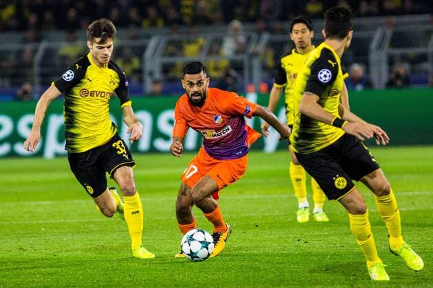 GER UEFA CL Borussia Dortmund GER vs Apoel Nicosia CYP 01 11 2017 Signal Iduna Park Dortmund GER UEFA CL Borussia Dortmund GER vs Apoel Nicosia CYP pictured picture shows Ghayas Zahid Apoel Nicosia 17 defeated Raphael Guerreiro Borussia Dortmund 13 nordphotox xRauch nph00251