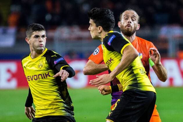 GER UEFA CL Borussia Dortmund GER vs Apoel Nicosia CYP 01 11 2017 Signal Iduna Park Dortmund GER UEFA CL Borussia Dortmund GER vs Apoel Nicosia CYP pictured picture shows Christian Pulisic Borussia Dortmund 22 with Marc Bartra Borussia Dortmund 5 against Nektarios Alexandrou Apoel Nicosia 11 nordphotox xRauch nph00251