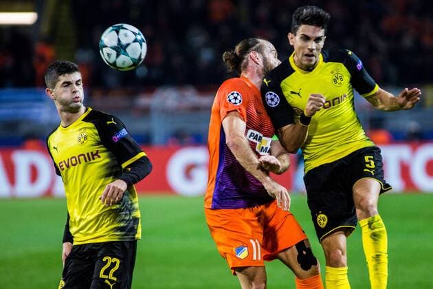 GER UEFA CL Borussia Dortmund GER vs Apoel Nicosia CYP 01 11 2017 Signal Iduna Park Dortmund GER UEFA CL Borussia Dortmund GER vs Apoel Nicosia CYP pictured picture shows Christian Pulisic Borussia Dortmund 22 with Marc Bartra Borussia Dortmund 5 against Nektarios Alexandrou Apoel Nicosia 11 nordphotox xRauch nph00251