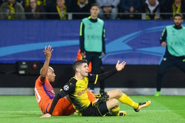 GER UEFA CL Borussia Dortmund GER vs.Apoel FC CYP 01 11 2017 Signal Iduna Park Dortmund Group stage Group H GER UEFA CL Borussia Dortmund GER vs. Apoel FC CYP in the picture Duel between Christian Pulisic 22 Dortmund and Carlao 50 Apoel nordphotox xKurth nph00016