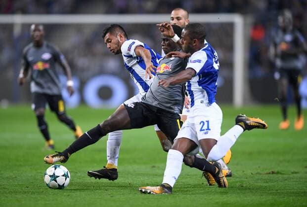 FOOTBALL CHAMPIONS LEAGUE SEASON 2017 2018 GROUP PHASE FC Porto RB Leipzig 01 11 2017 Bruma Mitte RB Leipzig against Jesus Corona behind and Ricardo re both FC Porto Porto
