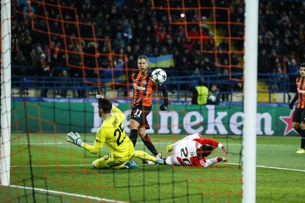 (l-r) keeper Brad Jones of Feyenoord, Marlos of FC Shakhtar Donetsk, Renato Tapia of Feyenoord, Taison of FC Shakhtar Donetsk during the UEFA Champions League group F match between Shakhtar Donetsk and Feyenoord Rotterdam at Metalist Stadium on November 01, 2017 in Kharkiv, Ukraine UEFA Champions League 2017 2018 xVIxVIxImagesx xMauricexvanxSteenxIVx 9183642