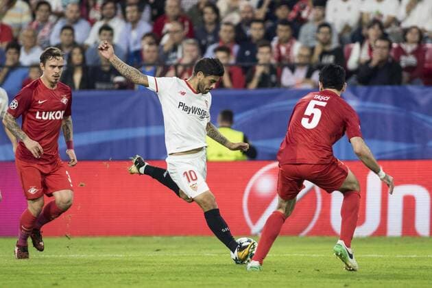 November 1, 2017 - Seville, Spain - Ever Banega of Sevilla (C ) shoots during the UEFA Champions League Group E soccer match between Sevilla FC and Spartak Moskva at Estadio Ramon Sanchez Pizjuan Soccer 2017 - Sevilla FC vs Spartak Moskva - ZUMAa142 20171101_zap_a142_009 Copyright: xDanielxGonzalezxAcunax
