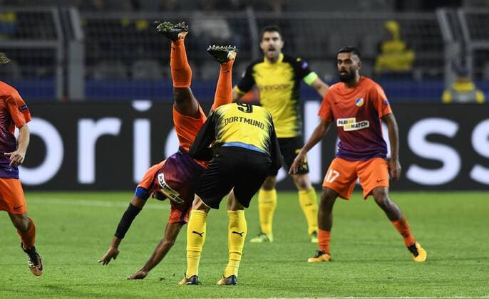 Soccer UEFA Champions League Men Season 2017 2018 Group H 4 Gameday Signal Iduna Park Dortmund Bor Dortmund yellow APOEL Nicosia orange Andrey Yarmolenko BVB Carlao APOEL Promotion