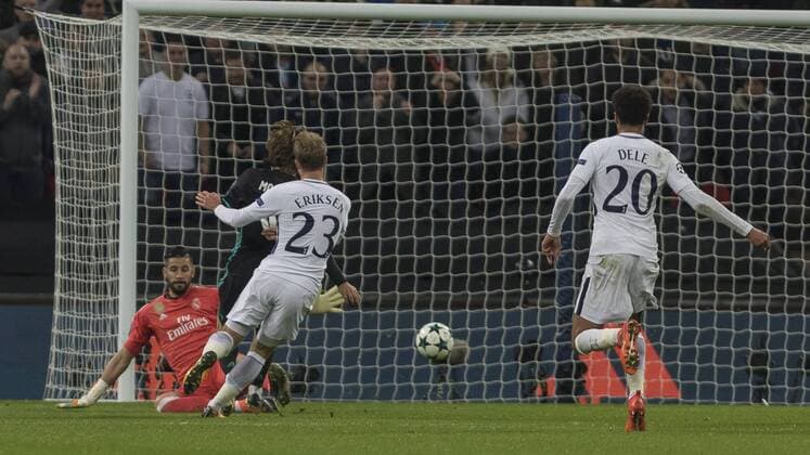Football - 2017 2018 UEFA Champions League - Group H: Tottenham Hotspur vs. Real Madrid Christian Eriksen (Tottenham FC) scores Tottenham s third goal as he holds of Luka Modric (Real Madrid) at Wembley Stadium. COLORSPORT DANIEL BEARHAM  csp_tot_rma_011117_