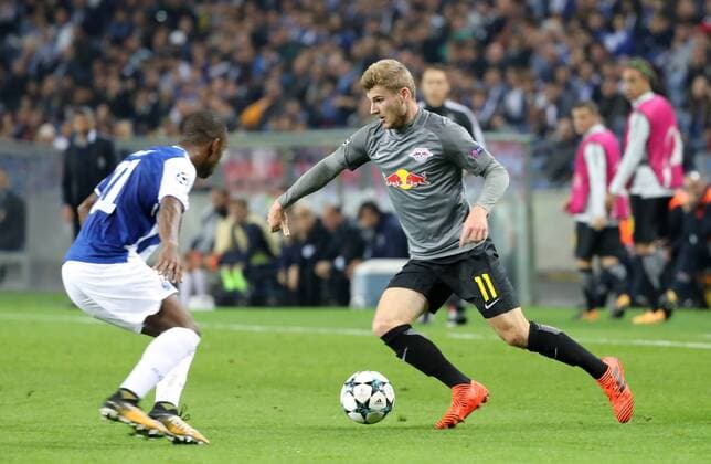 FC Porto RB Leipzig Soccer Champions League Porto 01 11 2017 Estadio do Dragao Football UEFA Champions League Group G 4 Gameday FC Porto vs RB Leipzig Pictured here Ricardo Pereira 21 Porto and Timo Werner 11 Leipzig