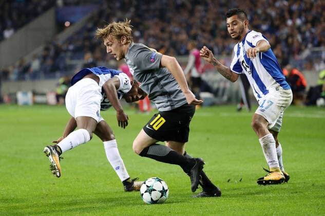 FC Porto RB Leipzig Football Champions League Porto 01 11 2017 Estadio do Dragao Football UEFA Champions League Group G 4 Gameday FC Porto vs RB Leipzig Pictured Ricardo Pereira 21 Porto Emil Forsberg 10 Leipzig and Jesus Corona 17 Porto