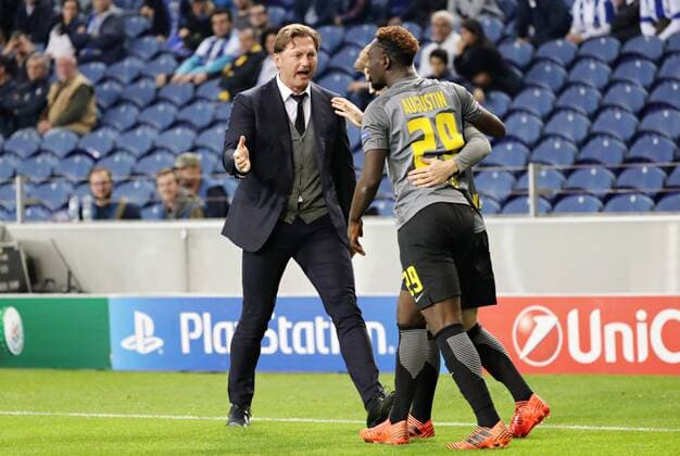 FC Porto RB Leipzig Soccer Champions League Porto 01 11 2017 Estadio do Dragao Soccer UEFA Champions League Group G 4 Gameday FC Porto vs RB Leipzig im Bild vl Coach Ralph Hasenhetti Hasenhuetti Jean Kevin Augustin and Goal Scorer Timo Werner hi all RB Leipzig Torjubel after 1 1 Compensation by Timo Werner