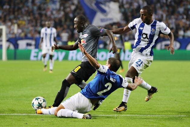 FC Porto RB Leipzig Soccer Champions League Porto 01 11 2017 Estadio do Dragao Football UEFA Champions League Group G 4 Gameday FC Porto vs RB Leipzig Naby Keita 8 Leipzig Maxi Pereira 2 Porto and Ricardo Pereira 21 Porto