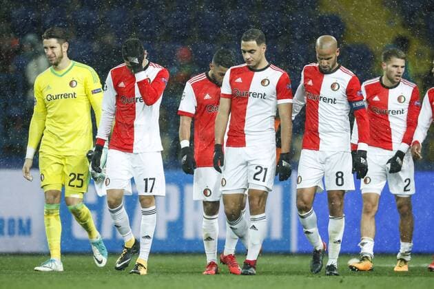 (l-r) keeper Brad Jones of Feyenoord, Kevin Diks of Feyenoord , Tonny Vilhena of Feyenoord, Sofyan Amrabat of Feyenoord, Karim El Ahmadi of Feyenoord, Bart Nieuwkoop of Feyenoord during the UEFA Champions League group F match between Shakhtar Donetsk and Feyenoord Rotterdam at Metalist Stadium on November 01, 2017 in Kharkiv, Ukraine UEFA Champions League 2017 2018 xVIxVIxImagesx xMauricexvanxSteenxIVx 9184809