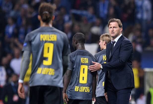 FOOTBALL CHAMPIONS LEAGUE SEASON 2017 2018 GROUP POST FC Porto RB Leipzig 01 11 2017 Yussuf Poulsen Naby Deco Keita coach Ralph Hasenhuettl and Emil Forsberg v l all RB Leipzig are disappointed after the final whistle Porto