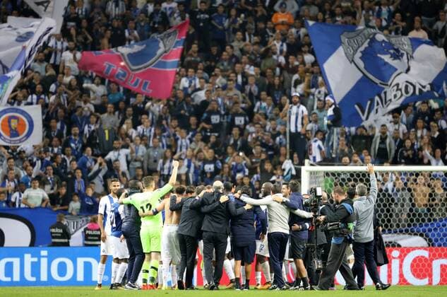 FC Porto RB Leipzig Football Champions League Porto 01 11 2017 Estadio do Dragao Football UEFA Champions League Group G 4 Gameday FC Porto vs RB Leipzig 3 1 1 0 The team and the fans of FC Porto final cheers
