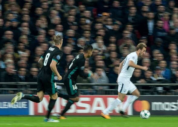 Harry Kane of Tottenham Hotspur goes past Casemiro of Real Madrid and Toni Kroos of Real Madrid during the UEFA Champions League group H match between Tottenham Hotspur and Real Madrid at Wembley Stadium London England on 1 November 2017 Photo by Vince Mignott  xVincexMignottx xUKSPx xAFP7x xTottenhamxvxRealxMadrid,xUK,xNovx1thx2017x