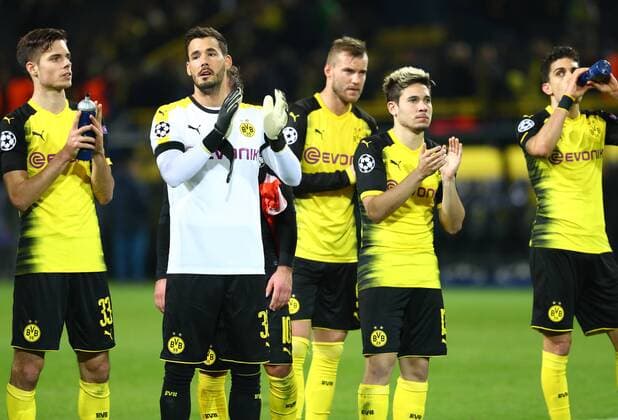 Wednesday 01 11 2017 Season 2017 2018 UEFA Champions League 4 Matchday in Dortmund Signal Iduna Park BVB 09 Borussia Dortmund Apoel Nicosia disappointment at the Dortmund players after the final whistle Julian Weigl BVB Roman Bürki Goalkeeper BVB Andrey Yarmolenko BVB Raphael Guerreiro BVB and Marc Bartra Aregall BVB v