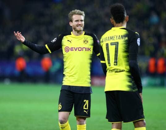 Wednesday 01 11 2017 Season 2017 2018 UEFA Champions League 4 Matchday in Dortmund Signal Iduna Park BVB 09 Borussia Dortmund Apoel Nicosia Disappointment at the Dortmund players after the final whistle Andre Schuerrle BVB and Pierre Emerick Aubameyang BVB v l
