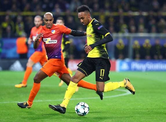 Wednesday 01 11 2017 Season 2017 2018 UEFA Champions League 4 Matchday in Dortmund Signal Iduna Park BVB 09 Borussia Dortmund Apoel Nicosia Carlao Carlos Roberto da Cruz Junior Apoel vs. Pierre Emerick Aubameyang BVB v l