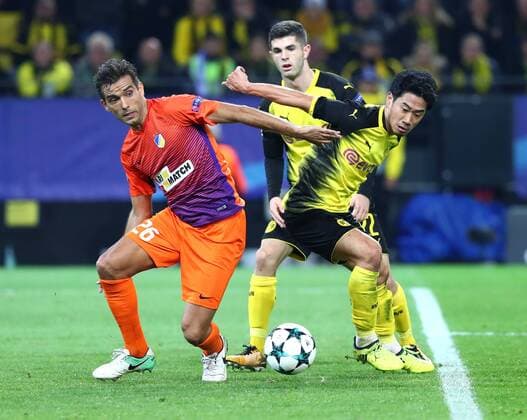 Wednesday 01 11 2017 Season 2017 2018 UEFA Champions League 4 Matchday in Dortmund Signal Iduna Park BVB 09 Borussia Dortmund Apoel Nicosia Nuno Miguel Barbosa Morais Apoel vs. Christian Pulisic BVB and Shinji Kagawa BVB v l