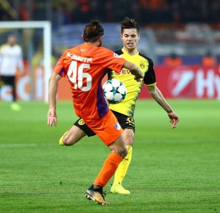 Wednesday 01 11 2017 Season 2017 2018 UEFA Champions League 4 Matchday in Dortmund Signal Iduna Park BVB 09 Borussia Dortmund Apoel Nicosia Stathis Aloneftis Apoel against Julian Weigl BVB v l