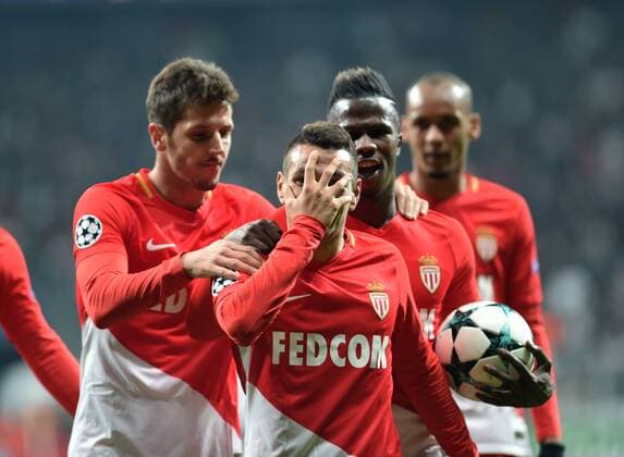 Themen der Woche - SPORT Bilder des Tages - SPORT (171102) -- ISTANBUL, Nov. 2, 2017 -- Marcos Lopes(Front) of Monaco celebrates scoring with his teammates during the UEFA Championships League Group G match between Turkey s Besiktas and France s Monaco in Istanbul, Turkey, on Nov. 1, 2017. The match ended with a 1-1 draw. ) (SP)TURKEY-ISTANBUL-SOCCER-UEFA CHAMPIONS LEAGUE-BESIKTAS VS MONACO HexCanling 