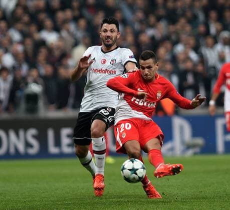 (171102) -- ISTANBUL, Nov. 2, 2017 -- Marcos Lopes(R) of Monaco shoots to score during the UEFA Championships League Group G match between Turkey s Besiktas and France s Monaco in Istanbul, Turkey, on Nov. 1, 2017. The match ended with a 1-1 draw. ) (SP)TURKEY-ISTANBUL-SOCCER-UEFA CHAMPIONS LEAGUE-BESIKTAS VS MONACO HexCanling 