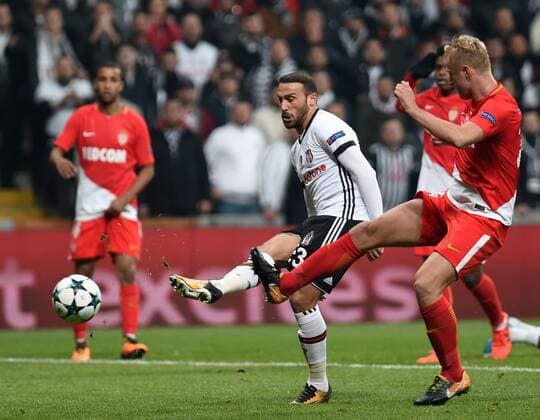 (171102) -- ISTANBUL, Nov. 2, 2017 -- Cenk Tosun (L) of Besiktas shoots during the UEFA Championships League Group G match between Turkey s Besiktas and France s Monaco in Istanbul, Turkey, on Nov. 1, 2017. The match ended with a 1-1 draw. ) (SP)TURKEY-ISTANBUL-SOCCER-UEFA CHAMPIONS LEAGUE-BESIKTAS VS MONACO HexCanling 