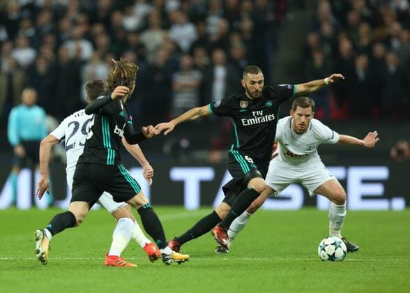 (171102) -- LONDON, Nov. 2, 2017 () -- Karim Benzema (2nd R) of Real Madrid breaks through during the UEFA Champions League Group H match between Tottenham Hotspur and Real Madrid at Wembley Stadium in London, Britain on Nov. 1, 2017. Tottenham Hotspur won 3-1. () (SP)BRITAIN-LONDON-FOOTBALL-UEFA CHAMPIONS LEAGUE-GROUP H Xinhua 