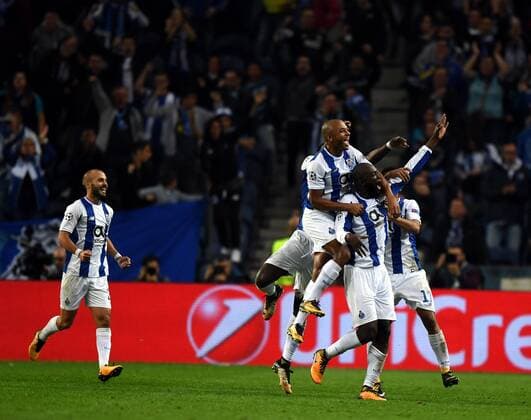 (171102) -- PORTO, Nov. 2, 2017 -- Players of Porto celebrate after scoring during the Group G match between FC Porto and RB Leipzig of UEFA Champions League in Porto, Portugal on Nov. 1, 2017. Porto won 3-1.) (SP)PORTUGAL-PORTO-UEFA CHAMPIONS LEAGUE-GROUP G ZhangxLiyun 