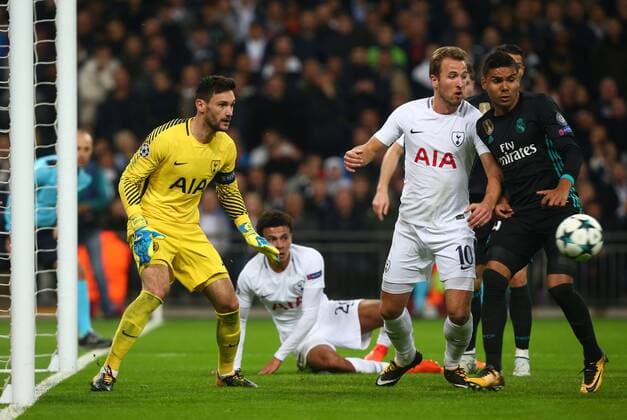 November 1, 2017 - London, United Kingdom - L-R Tottenham Hotspur s Hugo Lloris and Tottenham Hotspur s Harry Kane.during ChampionS League Group H match between Tottenham Hotspur against Real Madrid at Wembley Stadium London on 1 Oct 2017 Tottenham Hotspur v Real Madrid - UEFA Champions League  - ZUMAn230 20171101_zaa_n230_473 Copyright: xKieranxGalvinx