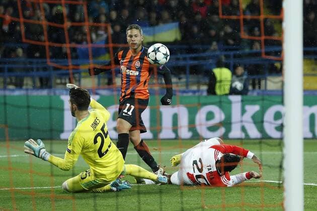 (L-R) keeper Brad Jones of Feyenoord, Marlos of FC Shakhtar Donetsk, Renato Tapia of Feyenoord 3-1 during the UEFA Champions League group F match between Shakhtar Donetsk and Feyenoord Rotterdam at Metalist Stadium on November 01, 2017 in Kharkiv, Ukraine UEFA Champions League 2017 2018 xVIxVIxImagesx xMauricexvanxSteenxIVx 9188263