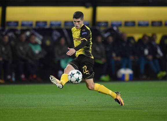 01 11 2017 Soccer Champions League Season 2017 2018 Preliminary Round 4 Matchday Borussia Dortmund APOEL Nicosia 1 1 Christian Pulisic Borussia Dortmund Team2