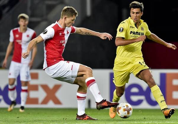 Tomas Necid of Slavia, left, and Rodrigo Hernandez of Villarreal in action during the UEFA European Soccer League group A 4th round match between Villarreal and Slavia Prague at the Eden stadium in Prague, Czech Republic, November 2, 2017. (CTKxPhoto MichalxKrumphanzl) CTKPhotoP201711021033801  VIS 002