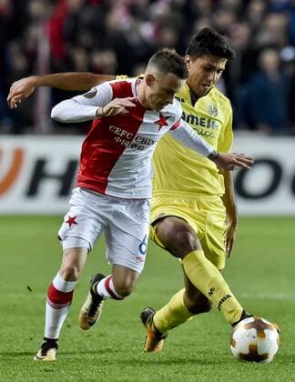 Jan Sykora of Slavia, left, and Rodrigo Hernandez of Villarreal in action during the UEFA European Soccer League group A 4th round match between Villarreal and Slavia Prague at the Eden stadium in Prague, Czech Republic, November 2, 2017. (CTKxPhoto MichalxKrumphanzl) CTKPhotoP201711021042601  VIS 005