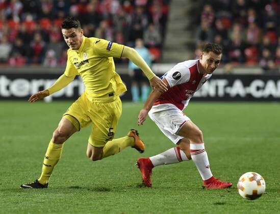 Adrian Marin of Villarreal, left, and Jan Boril of Slavia in action during the UEFA European Soccer League group A 4th round match between Villarreal and Slavia Prague at the Eden stadium in Prague, Czech Republic, November 2, 2017. (CTKxPhoto MichalxKrumphanzl) CTKPhotoP201711021057901  kru 4