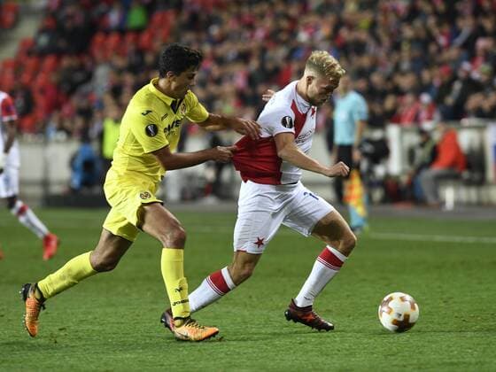Rodrigo Hernandez of Villarreal, left, and Mick van Buren of Slavia in action during the UEFA European Soccer League group A 4th round match between Villarreal and Slavia Prague at the Eden stadium in Prague, Czech Republic, November 2, 2017. (CTKxPhoto MichalxKrumphanzl) CTKPhotoP201711021076101  _KRU6980
