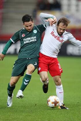 SOCCER - UEFA EL, RBS vs Konyaspor SALZBURG,AUSTRIA,02.NOV.17 - SOCCER - UEFA Europa League, group stage, Red Bull Salzburg vs Atiker Konyaspor. Image shows Oemer Ali Sahiner (Konyaspor) and Andreas Ulmer (RBS). GEPAxpictures xMathiasxMandl