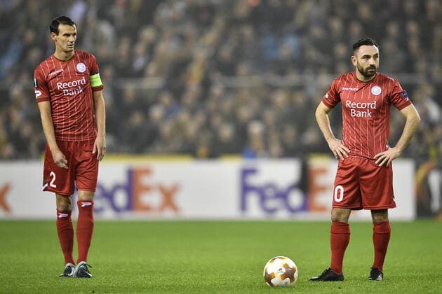 Essevee s Davy De Fauw and Essevee s Onur Kaya pictured during a soccer game between Dutch club SBV Vitesse and Belgian team SV Zulte Waregem, Thursday 02 November 2017 in Arnhem, The Netherlands, the fourth game of the group stage (Group K) of the UEFA Europa League competition. YORICKxJANSENS  x05193757x