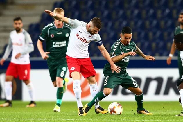 SOCCER - UEFA EL, RBS vs Konyaspor SALZBURG,AUSTRIA,02.NOV.17 - SOCCER - UEFA Europa League, group stage, Red Bull Salzburg vs Atiker Konyaspor. Image shows Valon Berisha (RBS) and Musa Araz (Konyaspor). GEPAxpictures xFelixxRoittner