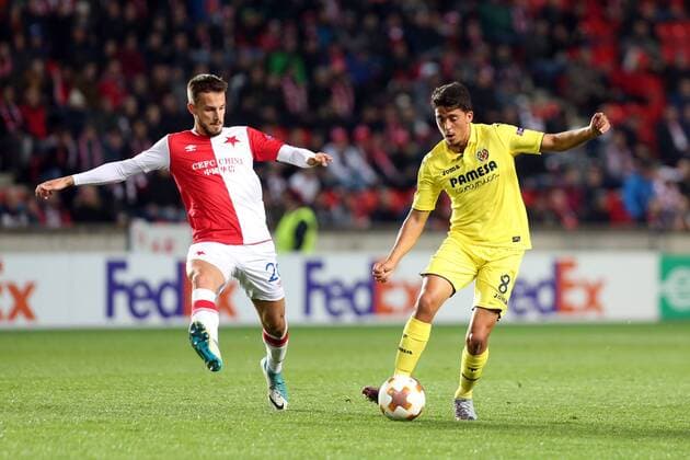 PRAHA 02.11.2017 PILKA NOZNA LIGA EUROPY KOLEJKA 4 GRUPA A SLAVIA PRAHA - VILLARREAL CF SPORT FOOTBALL - UEFA EUROPA LEAGUE ROUND IV GROUP A SLAVIA PRAGA - VILLARREAL CF NZ. JAKUB HROMADA (SLAVIA) PABLO FORNALS (VILLARREAL) FOT. MICHAL CHWIEDUK FOKUSMEDIA.COM.PL NEWSPIX.PL --- Newspix.pl  171102CHW015