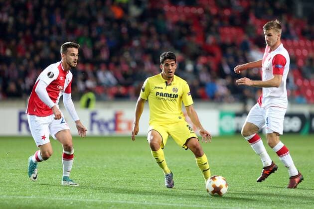 PRAHA 02.11.2017 PILKA NOZNA LIGA EUROPY KOLEJKA 4 GRUPA A SLAVIA PRAHA - VILLARREAL CF SPORT FOOTBALL - UEFA EUROPA LEAGUE ROUND IV GROUP A SLAVIA PRAGA - VILLARREAL CF NZ. JAKUB HROMADA (SLAVIA) PABLO FORNALS (VILLARREAL) JAKUB JUGAS (SLAVIA) FOT. MICHAL CHWIEDUK FOKUSMEDIA.COM.PL NEWSPIX.PL --- Newspix.pl  171102CHW017