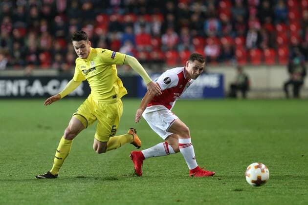 PRAHA 02.11.2017 PILKA NOZNA LIGA EUROPY KOLEJKA 4 GRUPA A SLAVIA PRAHA - VILLARREAL CF SPORT FOOTBALL - UEFA EUROPA LEAGUE ROUND IV GROUP A SLAVIA PRAGA - VILLARREAL CF NZ. ADRIAN MARIN (VILLARREAL) JAN BORIL (SLAVIA) FOT. MICHAL CHWIEDUK FOKUSMEDIA.COM.PL NEWSPIX.PL --- Newspix.pl  171102CHW038