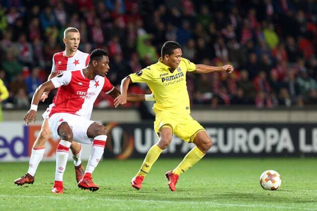 PRAHA 02.11.2017 PILKA NOZNA LIGA EUROPY KOLEJKA 4 GRUPA A SLAVIA PRAHA - VILLARREAL CF SPORT FOOTBALL - UEFA EUROPA LEAGUE ROUND IV GROUP A SLAVIA PRAGA - VILLARREAL CF NZ. SIMON DELI (SLAVIA) CARLOS BACCA (VILLARREAL) FOT. MICHAL CHWIEDUK FOKUSMEDIA.COM.PL NEWSPIX.PL --- Newspix.pl  171102CHW040