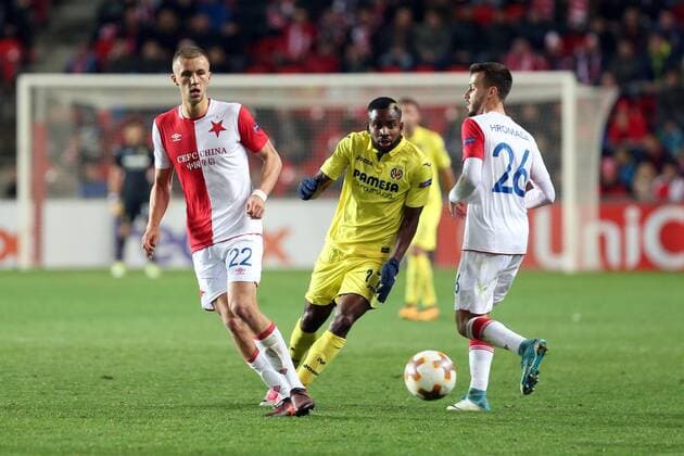 PRAHA 02.11.2017 PILKA NOZNA LIGA EUROPY KOLEJKA 4 GRUPA A SLAVIA PRAHA - VILLARREAL CF SPORT FOOTBALL - UEFA EUROPA LEAGUE ROUND IV GROUP A SLAVIA PRAGA - VILLARREAL CF NZ. TOMAS SOUCEK (SLAVIA) CEDRIC BAKAMBU (VILLARREAL) JAKUB HROMADA (SLAVIA) FOT. MICHAL CHWIEDUK FOKUSMEDIA.COM.PL NEWSPIX.PL --- Newspix.pl  171102CHW043