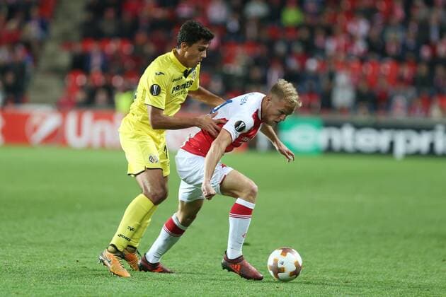 PRAHA 02.11.2017 PILKA NOZNA LIGA EUROPY KOLEJKA 4 GRUPA A SLAVIA PRAHA - VILLARREAL CF SPORT FOOTBALL - UEFA EUROPA LEAGUE ROUND IV GROUP A SLAVIA PRAGA - VILLARREAL CF NZ. MICK VAN BUREN (SLAVIA) FOT. MICHAL CHWIEDUK FOKUSMEDIA.COM.PL NEWSPIX.PL --- Newspix.pl  171102CHW068