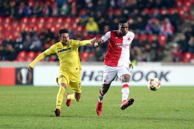 PRAHA 02.11.2017 PILKA NOZNA LIGA EUROPY KOLEJKA 4 GRUPA A SLAVIA PRAHA - VILLARREAL CF SPORT FOOTBALL - UEFA EUROPA LEAGUE ROUND IV GROUP A SLAVIA PRAGA - VILLARREAL CF NZ. NICOLA SANSONE (VILLARREAL) SIMON DELI (SLAVIA) FOT. MICHAL CHWIEDUK FOKUSMEDIA.COM.PL NEWSPIX.PL --- Newspix.pl  171102CHW081