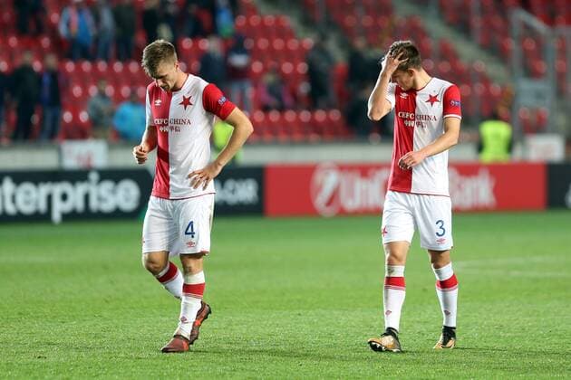 PRAHA 02.11.2017 PILKA NOZNA LIGA EUROPY KOLEJKA 4 GRUPA A SLAVIA PRAHA - VILLARREAL CF SPORT FOOTBALL - UEFA EUROPA LEAGUE ROUND IV GROUP A SLAVIA PRAGA - VILLARREAL CF NZ. JAKUB JUGAS (SLAVIA) EDUARD SOBOL (SLAVIA) FOT. MICHAL CHWIEDUK FOKUSMEDIA.COM.PL NEWSPIX.PL --- Newspix.pl  171102CHW082