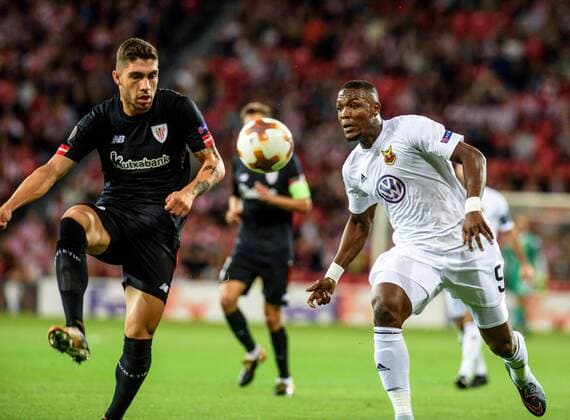 Athletic Bilbao s Unai Nunez (L) vies for the ball with Ostersund s Alhaji Gero during the UEFA Champions League 4th round Group J match between Athletic Bilbao and Ostersund at the San Mames stadium in Bilbao, Basque Country, Spain, 02 November 2017. Athletic Bilbao vs. Ostersund !ACHTUNG: NUR REDAKTIONELLE NUTZUNG!  Copyright: xJavierxZorrillax BIL002 20171102-636452550549033078